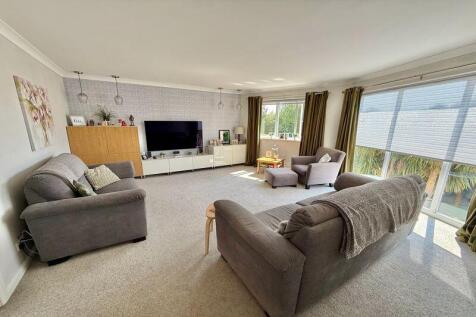 Southerly Lounge
