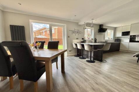 26&#39; Kitchen/Dining/Family Room