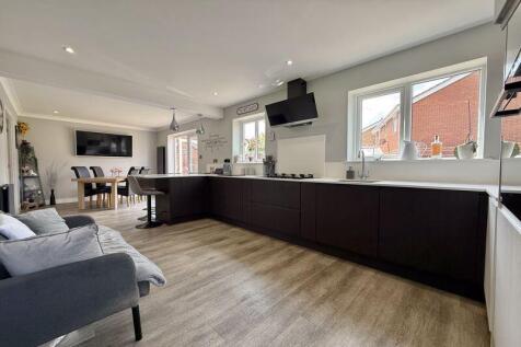 26&#39; Kitchen/Dining/Family Room