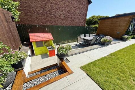 Southerly Rear Garden Feature