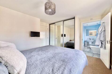 Bedroom 1 - En suite