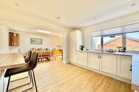 Kitchen Breakfast Bar