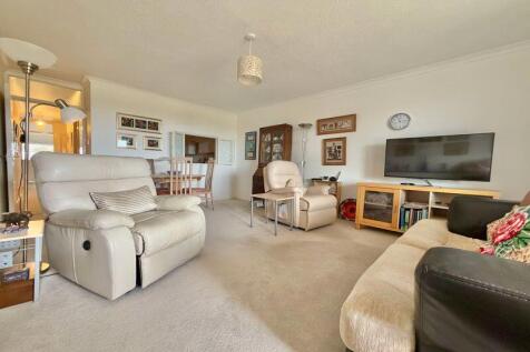 18&#39; Living Room