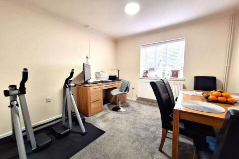 Bedroom/Dining Room 