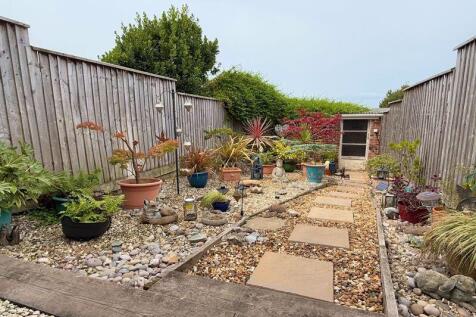 Rear Garden to Garage