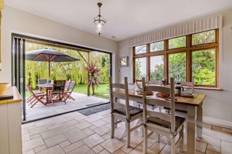 Breakfast Room 2
