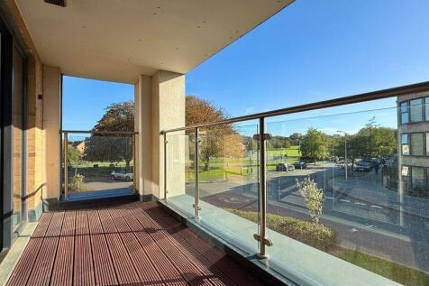 Southerly Balcony &amp; Outlook