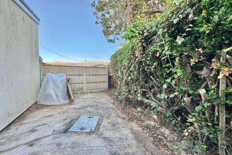 Outside Space / Courtyard Garden