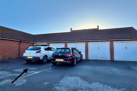 Garage/Parking Nearby