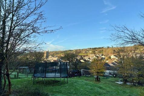Southerly Rear Garden & Views