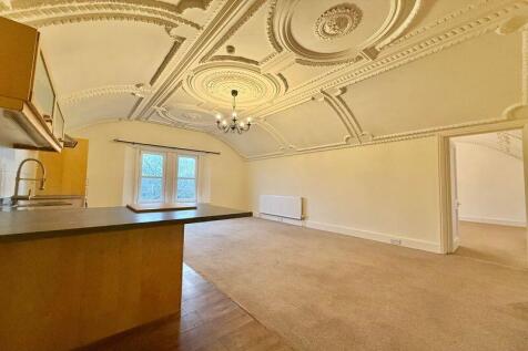 20' Living Room/Kitchen