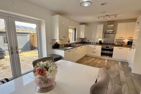 18&#39; Kitchen/Dining Room