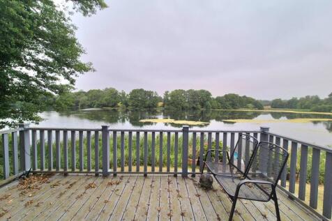 21 Lakeside.jpg