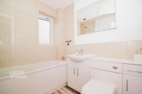 8913295f-Bathroom