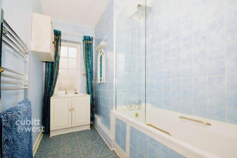 ae805e85-Bathroom