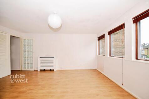 e9428038-Living 2...
