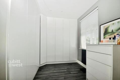 aa47a946-Wardrobe