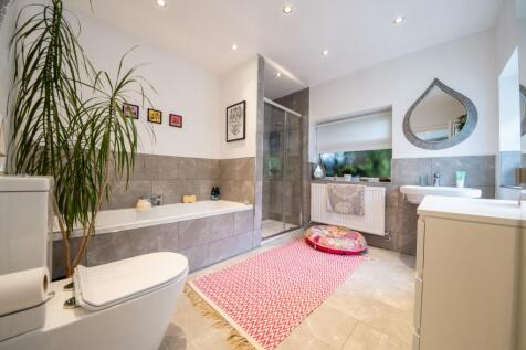 En-Suite Bathroom