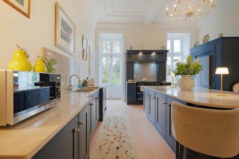 Breakfasting Kitchen