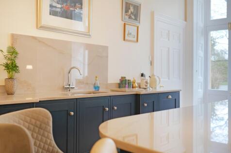 Breakfasting Kitchen