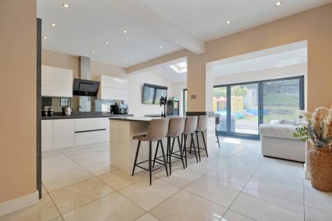 Open Plan Family Room and Kitchen