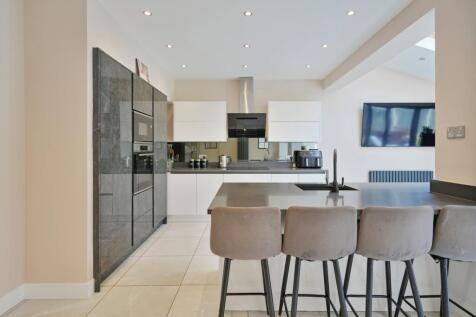 Open Plan Family Room and Kitchen