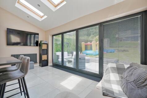 Open Plan Family Room and Kitchen