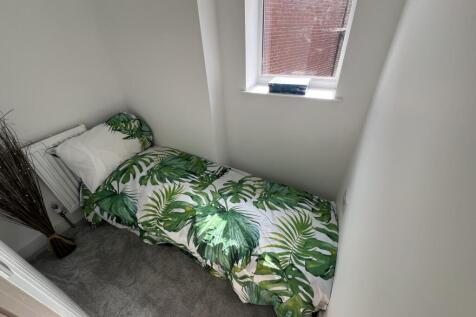 Bedroom 3-Study