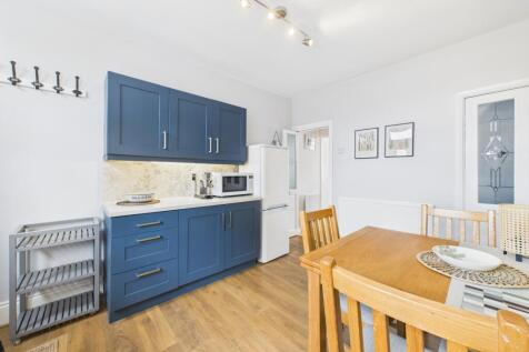 CAM04661G0-PR0195-STILL011