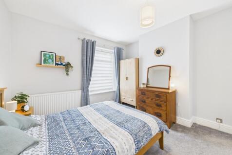 CAM04661G0-PR0195-STILL015