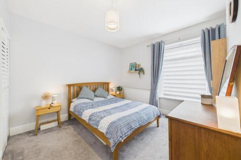 CAM04661G0-PR0195-STILL016