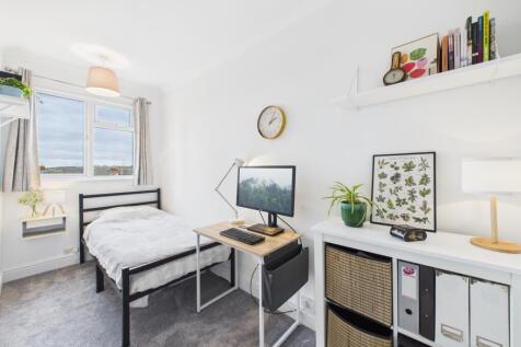 CAM04661G0-PR0195-STILL021