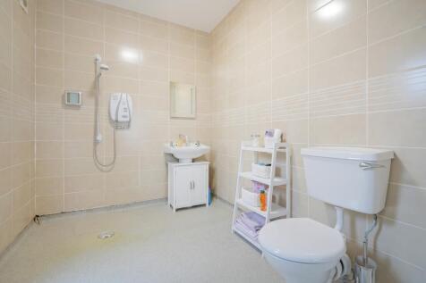 Bedroom 2 Ensuite Splash room