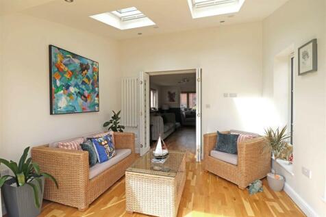 Sitting/Dining Area
