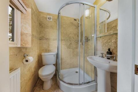 En-suite Shower