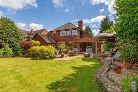 Generous Sized Rear Garden
