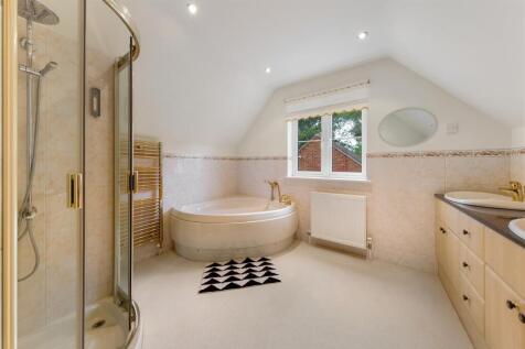 En-Suite Bathroom