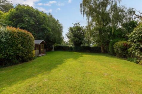 Generous Sized Rear Garden