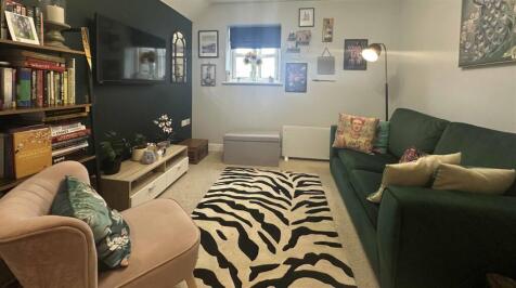lounge 1.jpg