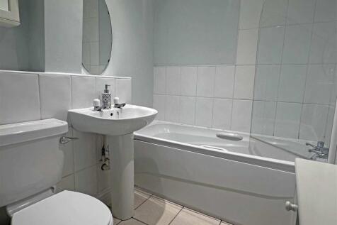 bathroom 1.jpg