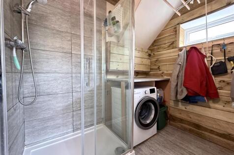 Utility/Shower Room
