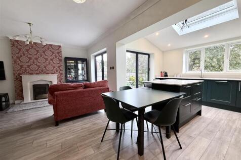 Open-Plan Living/Breakfast/Dining Kitchen