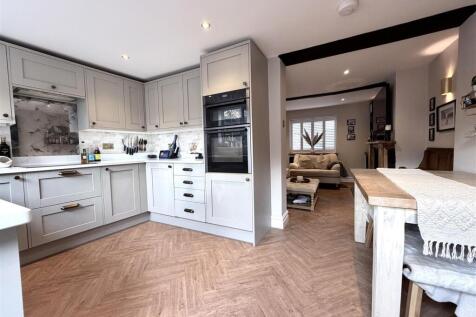 Fitted Breakfast Kitchen