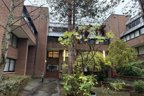 3 bed flat to rent Chandos Way, London NW11