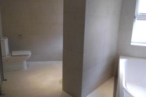 Apt1bath.JPG