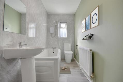 Bathroom Staged.jpg