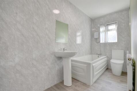 Bathroom (2).jpg