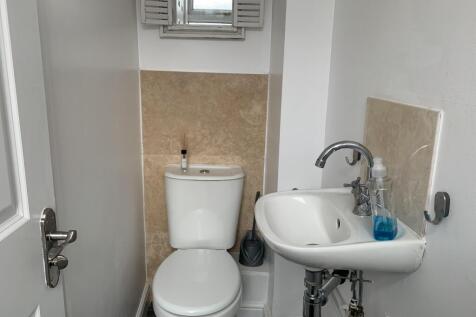 Cloakroom/wc
