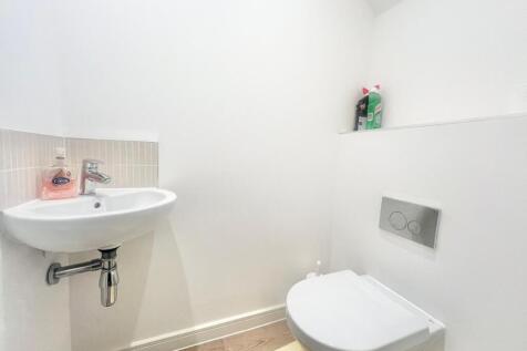Cloakroom/wc