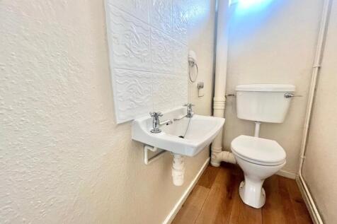 Cloakroom/wc